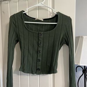 Long sleeve cropped green tee. Size M
